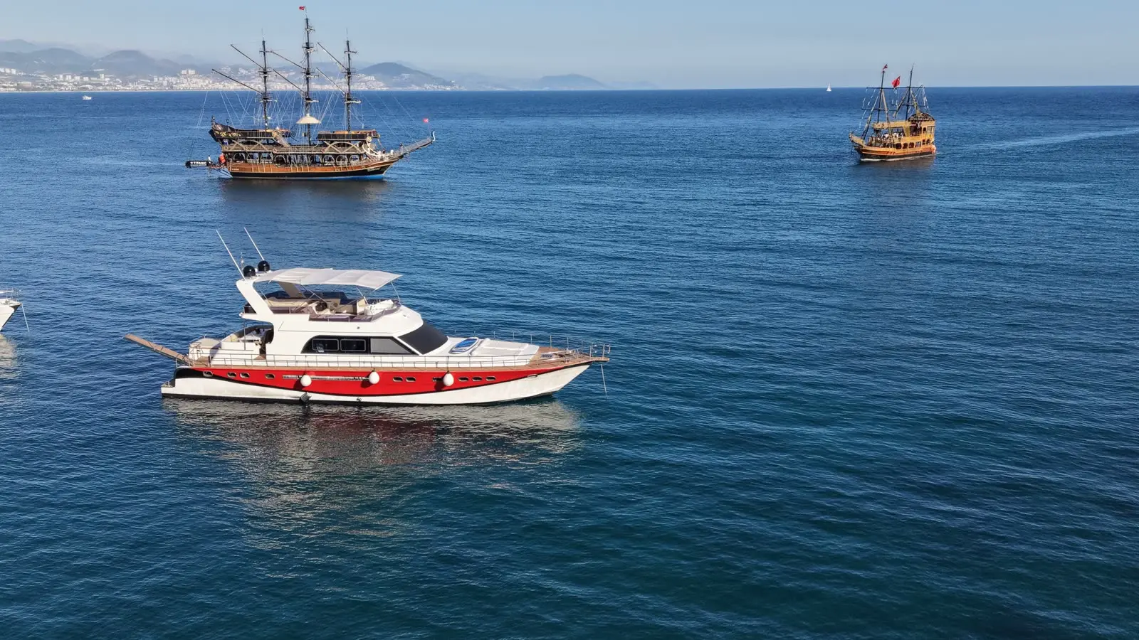 Alanya'da Sunset Yacht Charter Kime Uygun — Valden Yacht